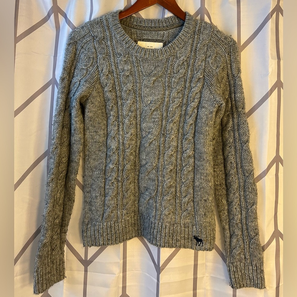 Abercrombie & Fitch Gray Cable Knit Crewneck Sweater